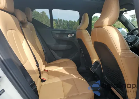 2019 Volvo Xc40 T5 Momentum z USA, uszkodzony, nr VIN YV4162UK5K2111660